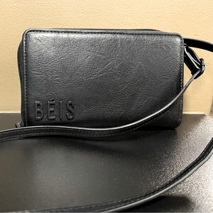 BEIS - The Travel Wallet in Black